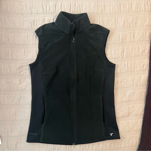 Columbia Black Titanium Vest women’s M - Picture 1 of 6